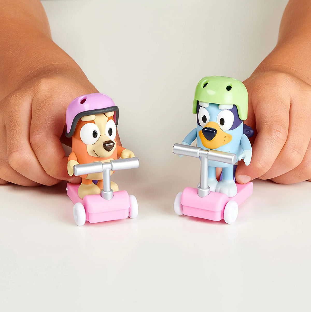 Bluey Dog Vehicle 2-Pack, 2.5-3" Articulated Figures U895