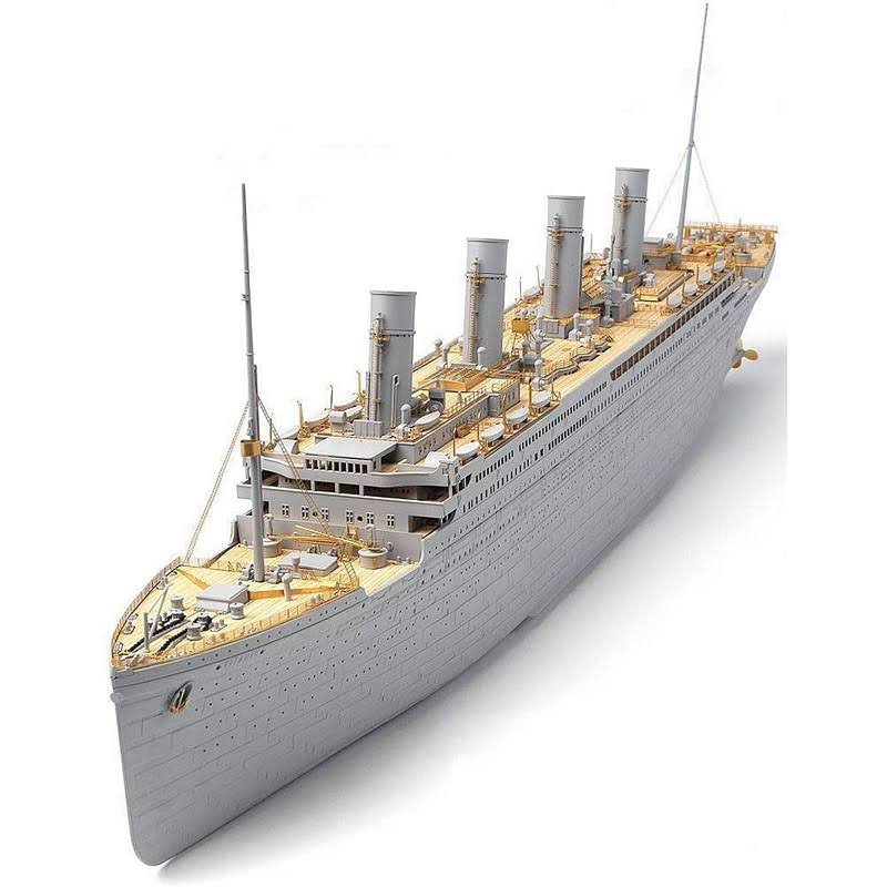 RMS Titanic Premium Limited Edition with LED 1/400 Scale Model Kit P85865