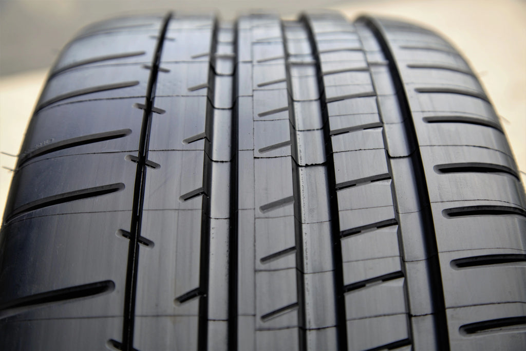 275/35ZR19 Passenger Tire H3915