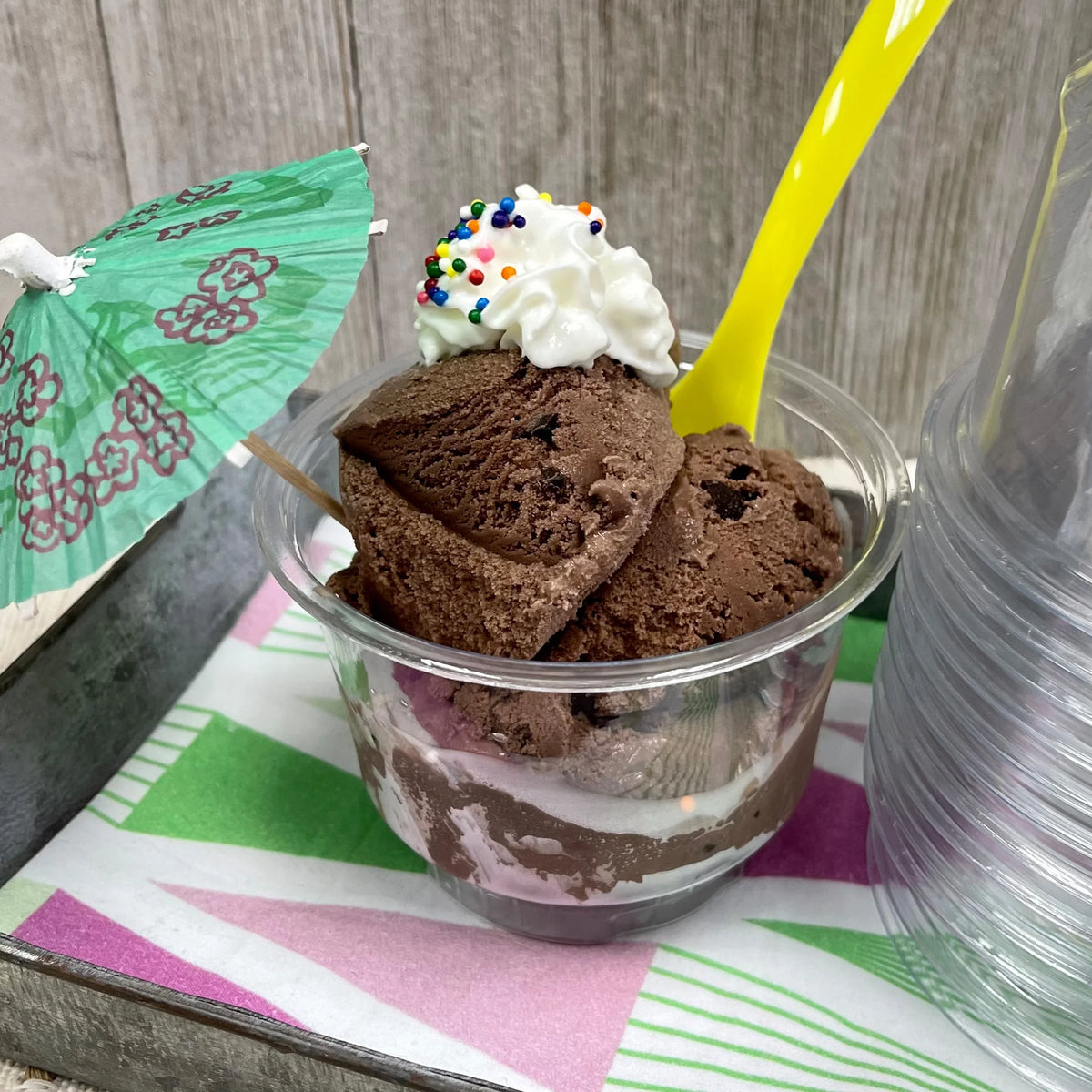16 Pk Ice Cream Kit with 8 Oz Plastic Dishes, Spoons, Picks B692