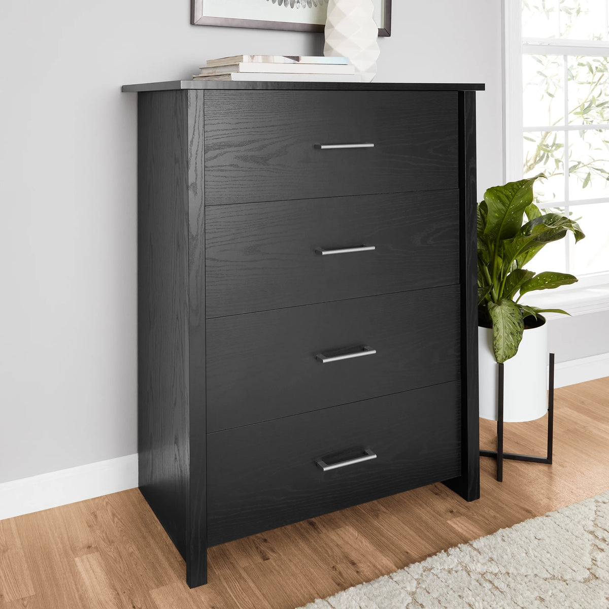 White 4-Drawer Dresser O990