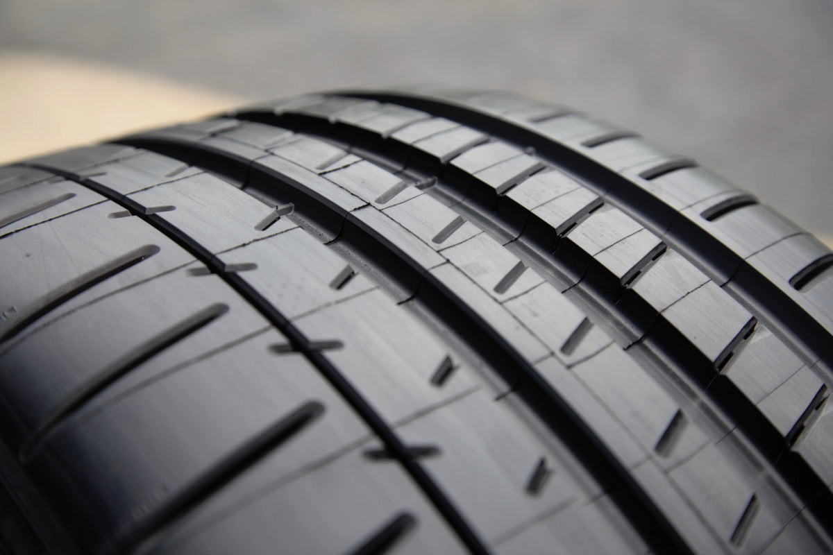 275/35ZR19 Passenger Tire H3915