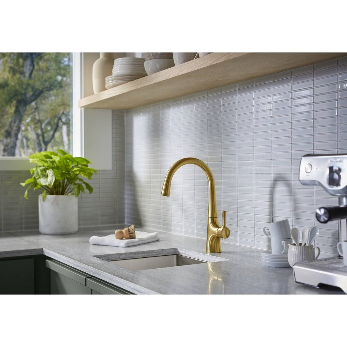 Polished Chrome Single Handle Lever Bar Faucet U581